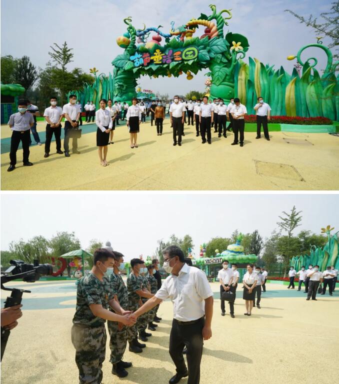 揭牌儀式后，活動(dòng)人員參觀應(yīng)急管理科教體驗(yàn)基地