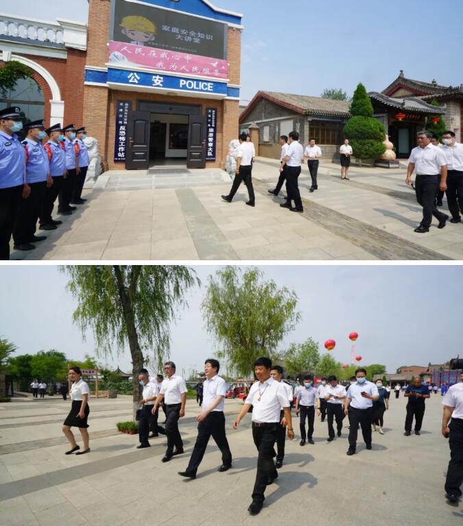 揭牌儀式后，活動(dòng)人員參觀應(yīng)急管理科教體驗(yàn)基地